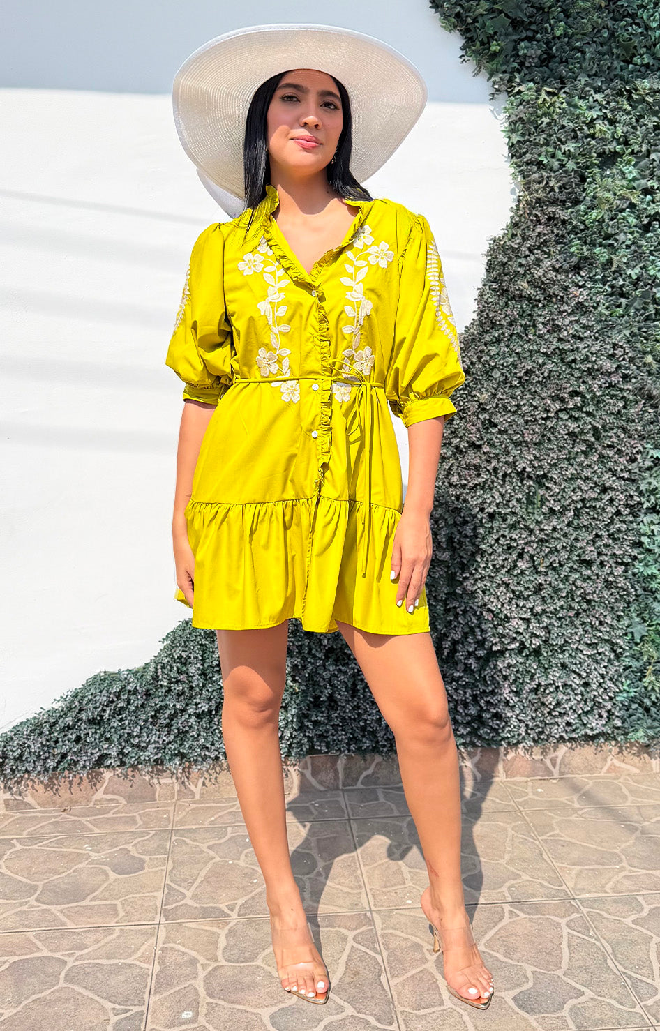 Vestido amarillo con bordado - VESTIDO CORTO REGULAR Boutiquemirel 