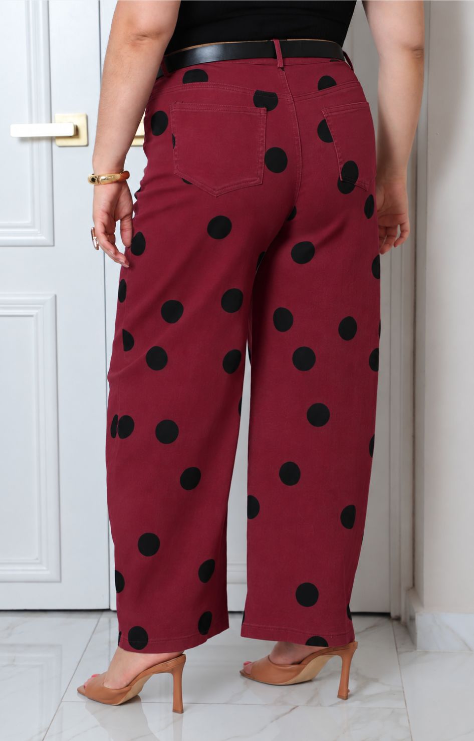 Pantalón con polka dots y cinturón