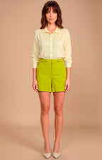 Short con detalle dorado