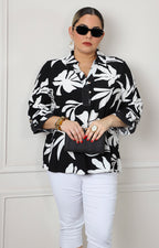 Blusa con estampado floral blanco y botones dorados