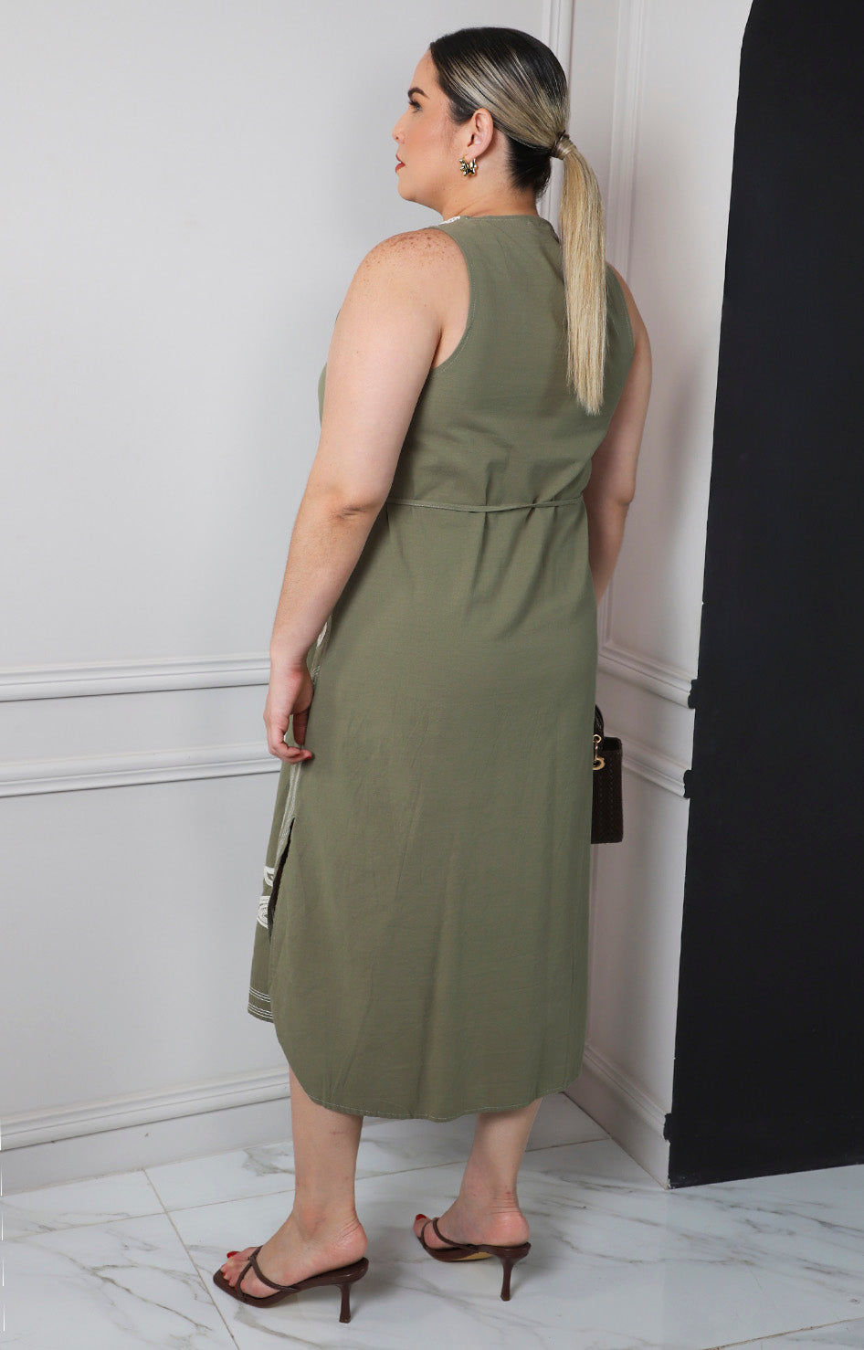 Vestido con bordado floral