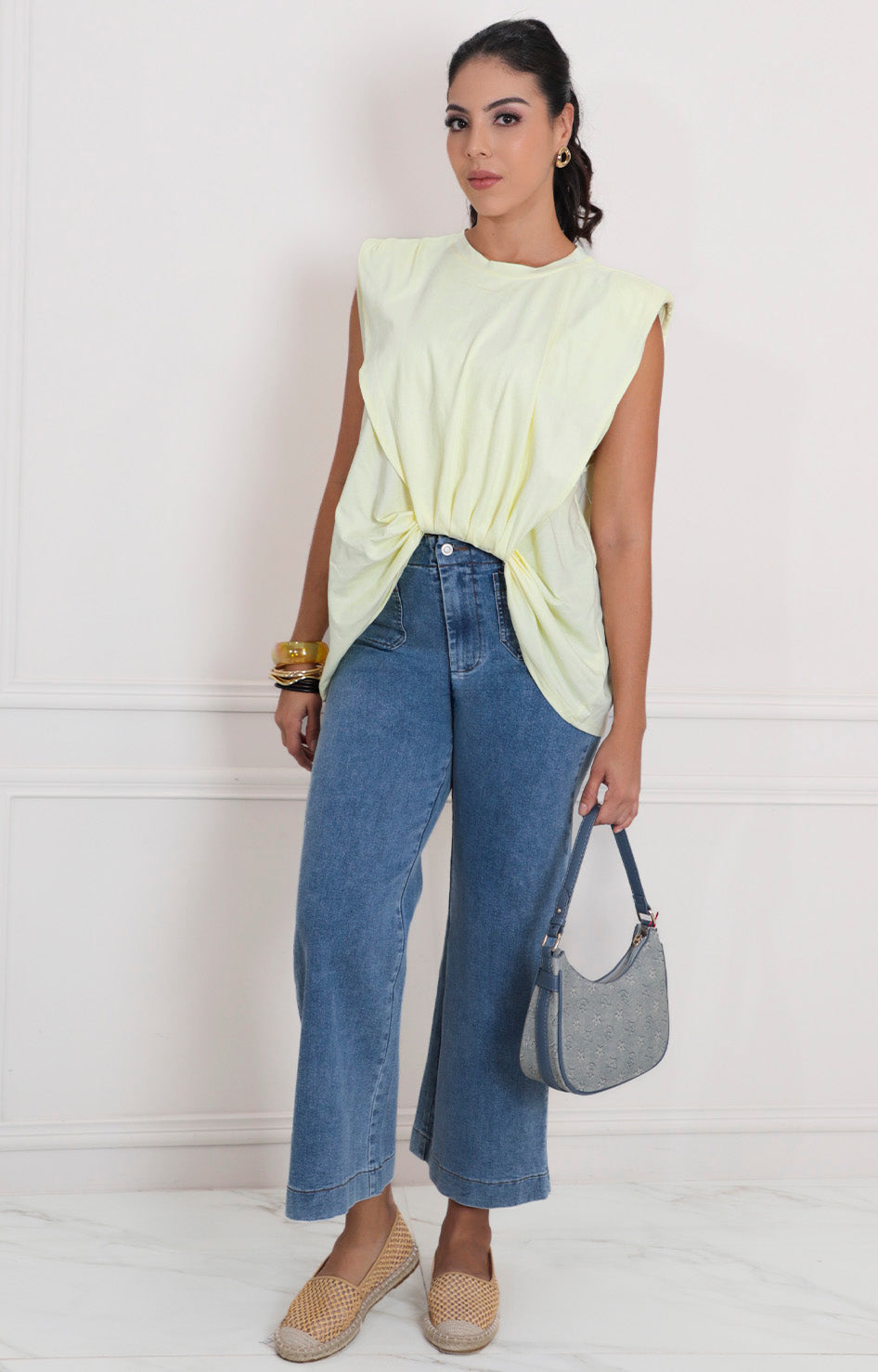 Blusa amarilla con fruncido