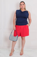 Blusa lisa con hebilla