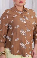 Blusa camisera con estampado paisley