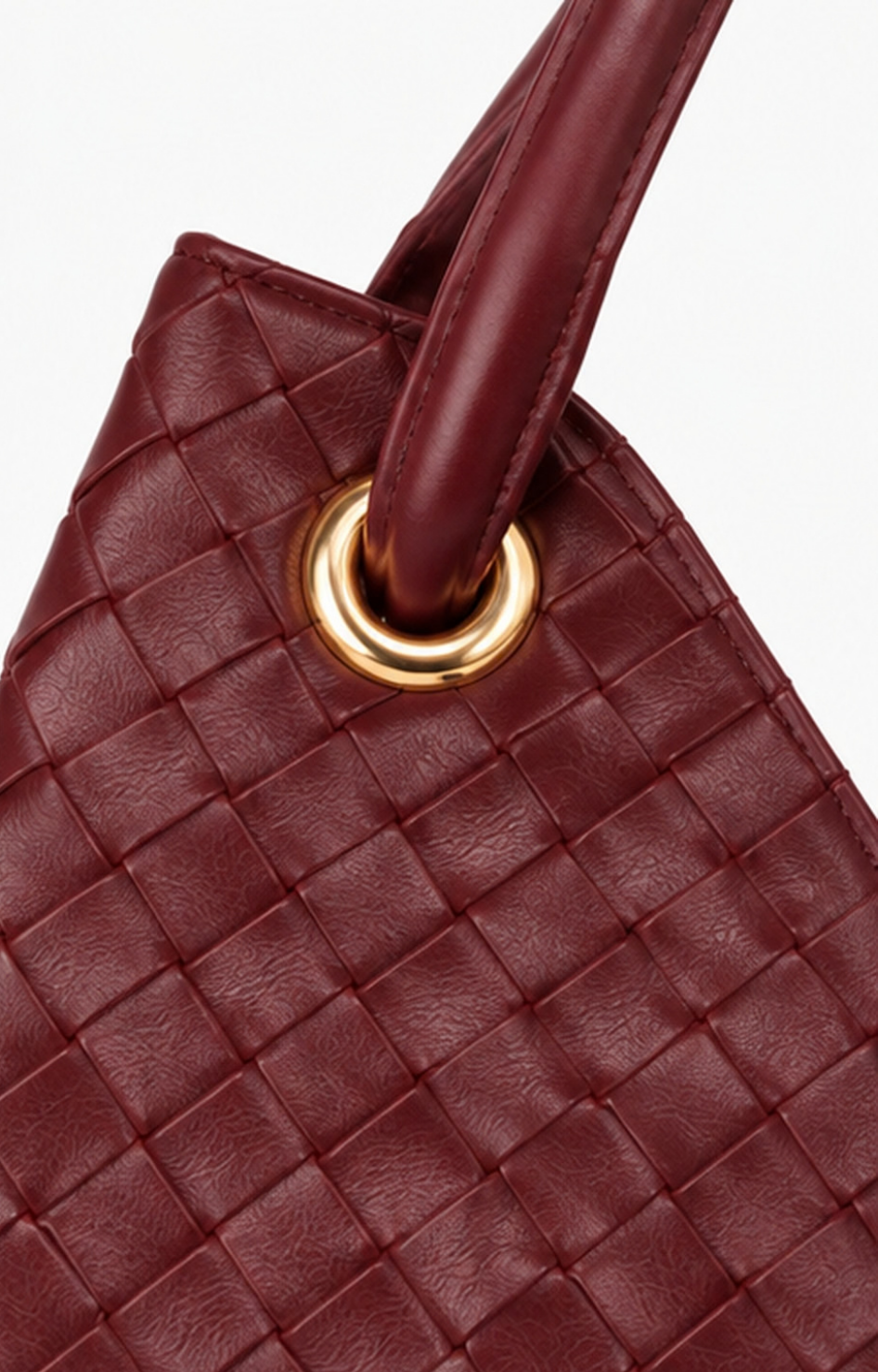 Bolsa de hombro acolchada con cadena