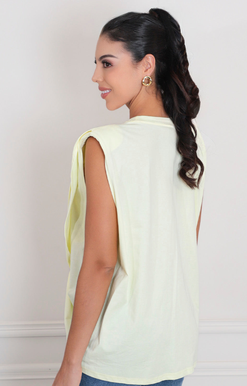 Blusa amarilla con fruncido