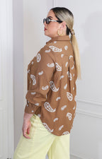 Blusa camisera con estampado paisley