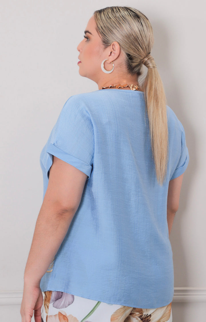 Blusa azul con detalle bordado - BLUSAS CURVY Boutiquemirel 