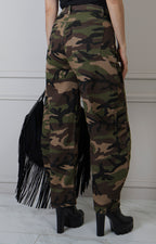 Pantalón de camuflaje de pierna ancha Boutiquemirel, corte regular y diseño militar.