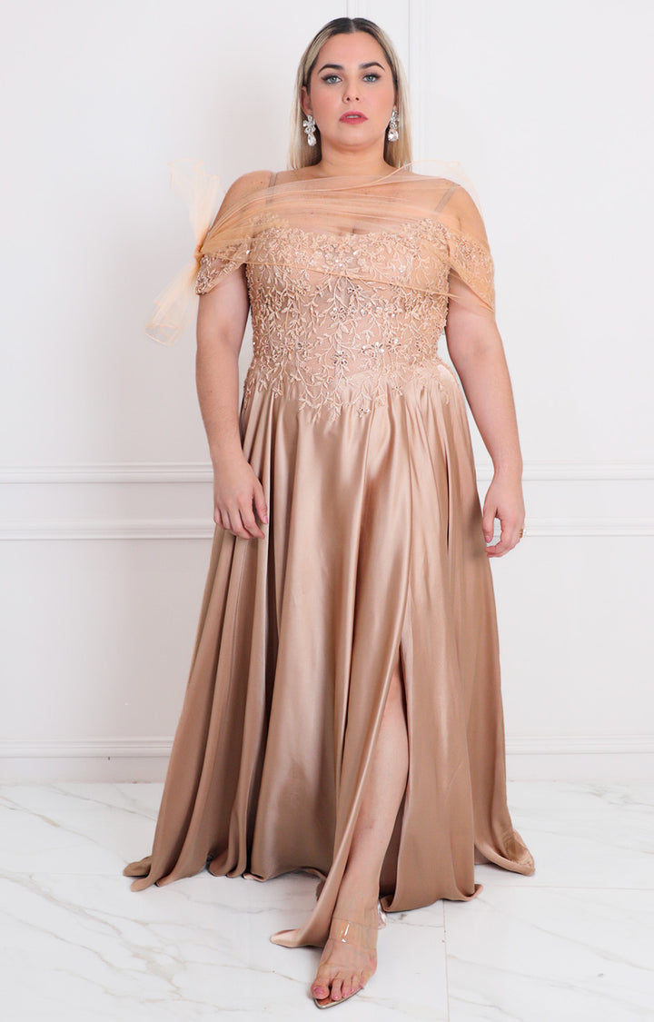 Vestido champagne de gala con detalle de tul y pedrería - VESTIDO LARGO CURVY Boutiquemirel 