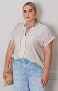 Blusa beige cuello v - BLUSAS CURVY Boutiquemirel 