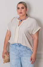 Blusa beige cuello v - BLUSAS CURVY Boutiquemirel 