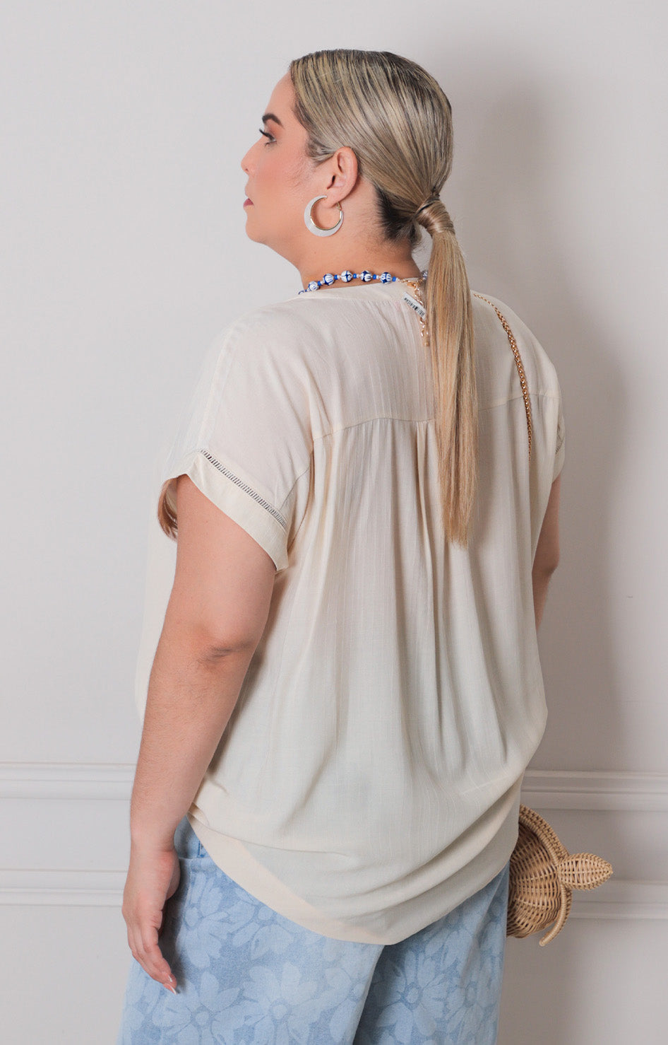 Blusa beige cuello v - BLUSAS CURVY Boutiquemirel 