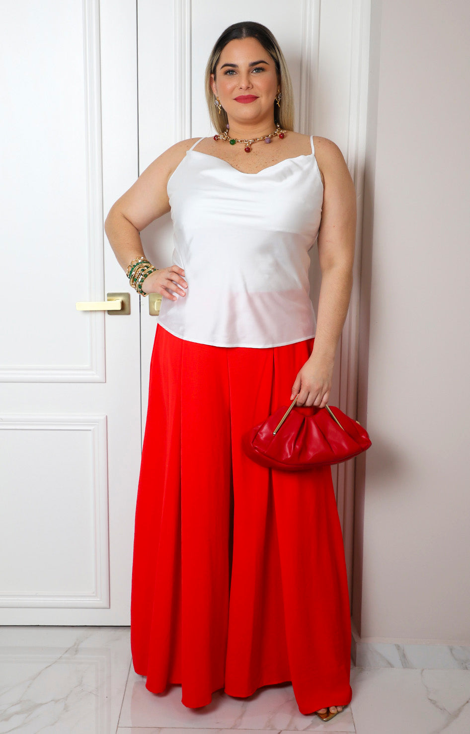 Blusa satinada con drapeado al frente
