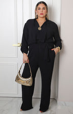 Palazzo negro largo curvy de Boutiquemirel con broche dorado delantero