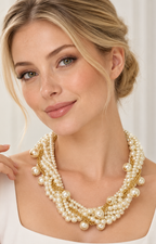 Collar llamativo de perlas en varias vueltas