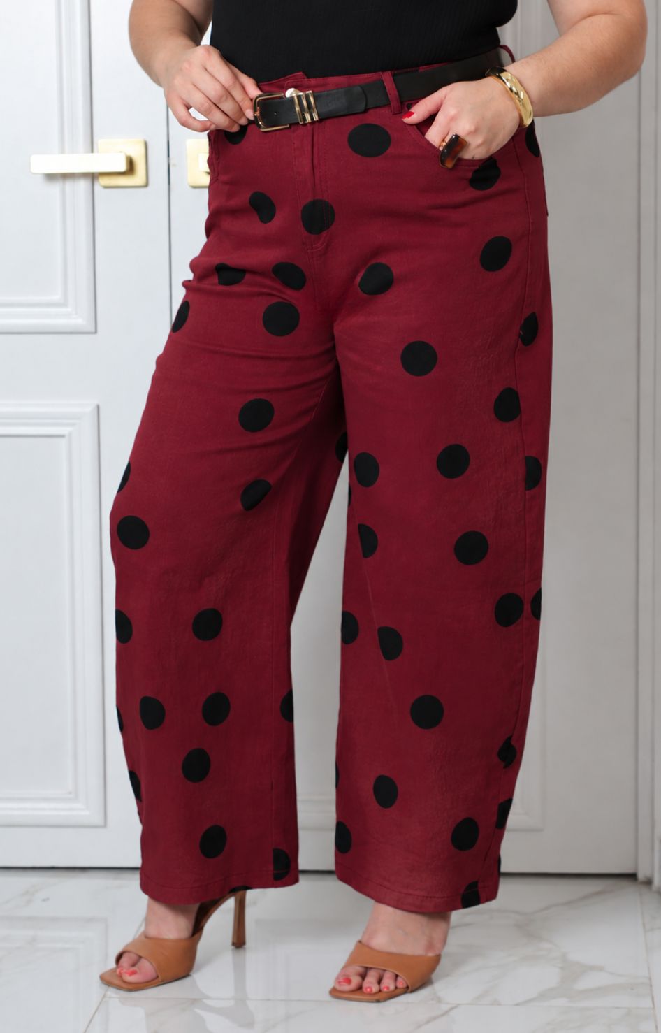 Pantalón con polka dots y cinturón