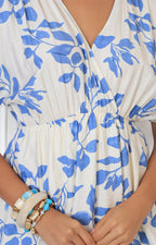 Vestido azul con estampado