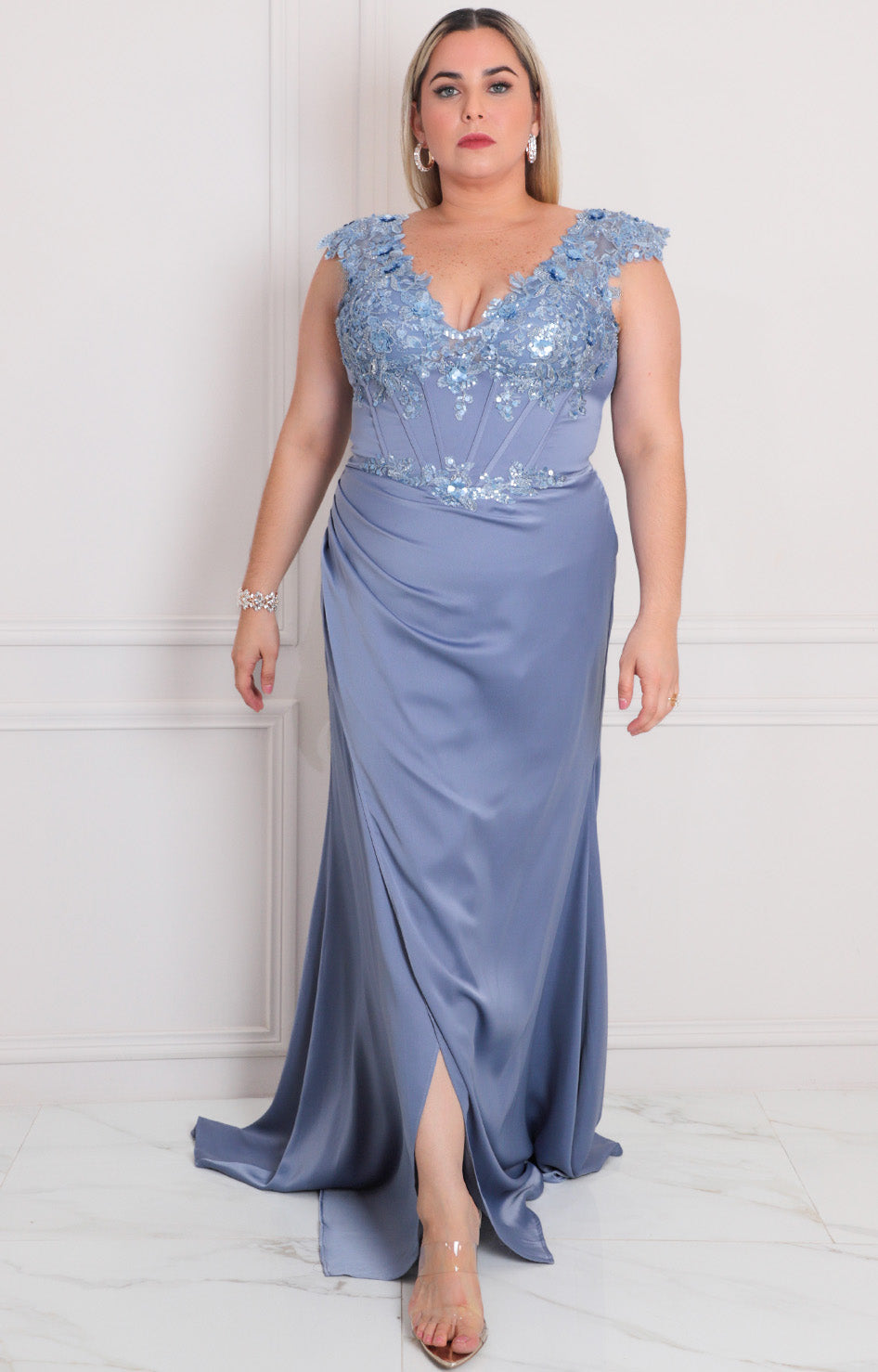 Vestido azul con bordado - VESTIDO LARGO CURVY Boutiquemirel 