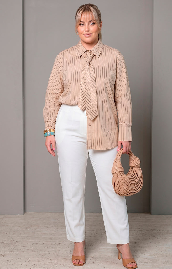 Blusa beige de rayas con corbata