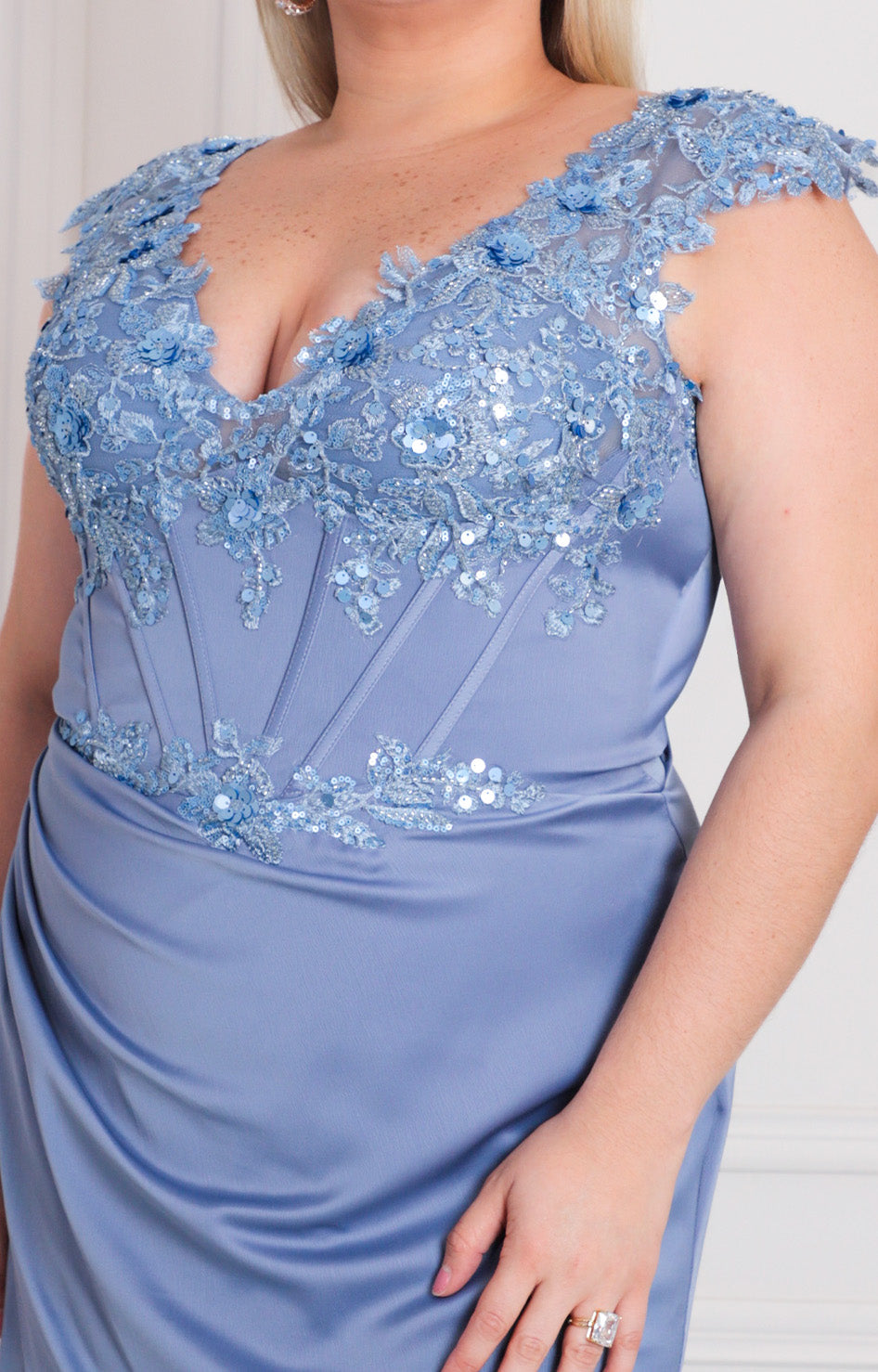 Vestido azul con bordado - VESTIDO LARGO CURVY Boutiquemirel 