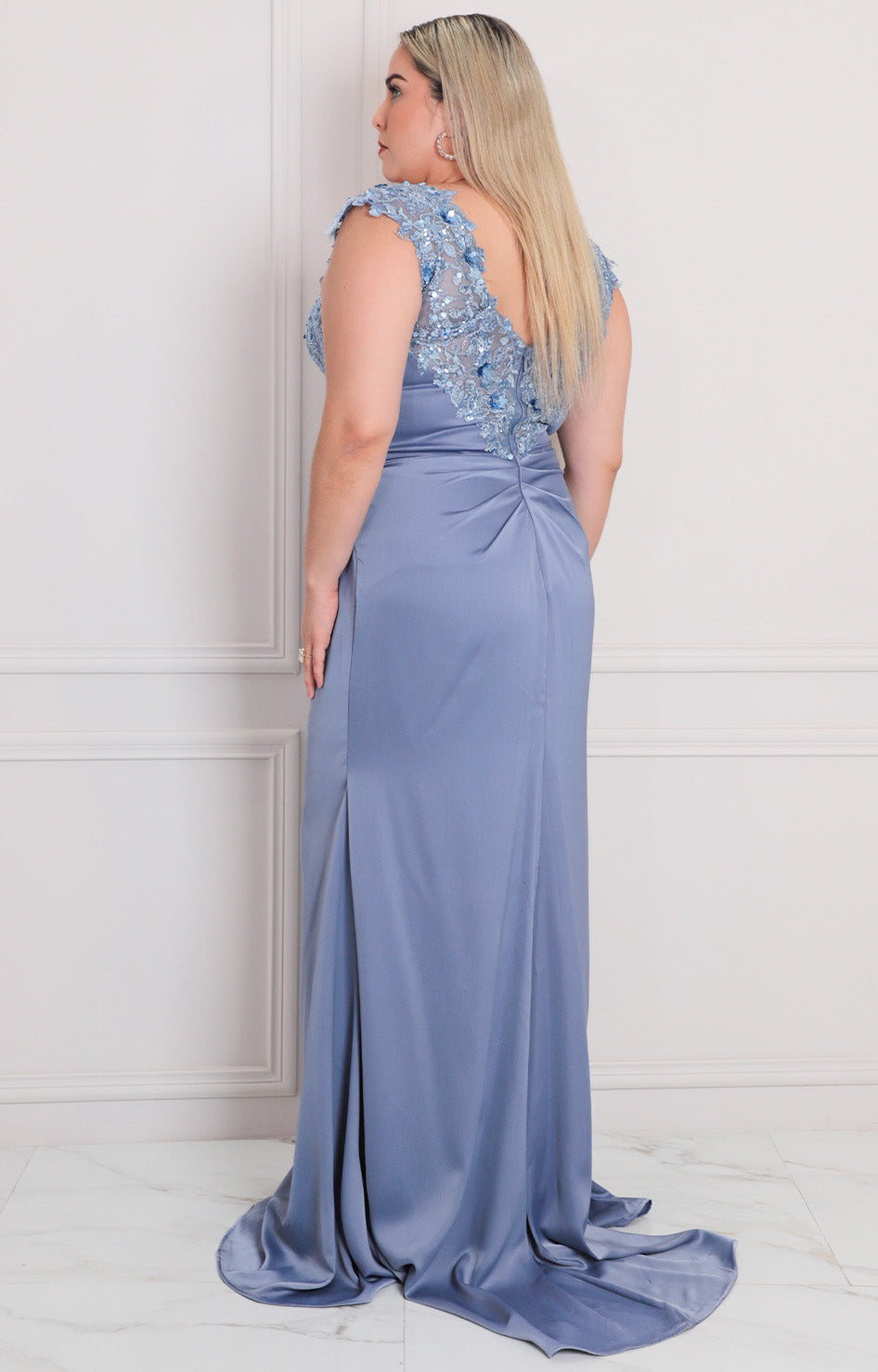 Vestido azul con bordado - VESTIDO LARGO CURVY Boutiquemirel 