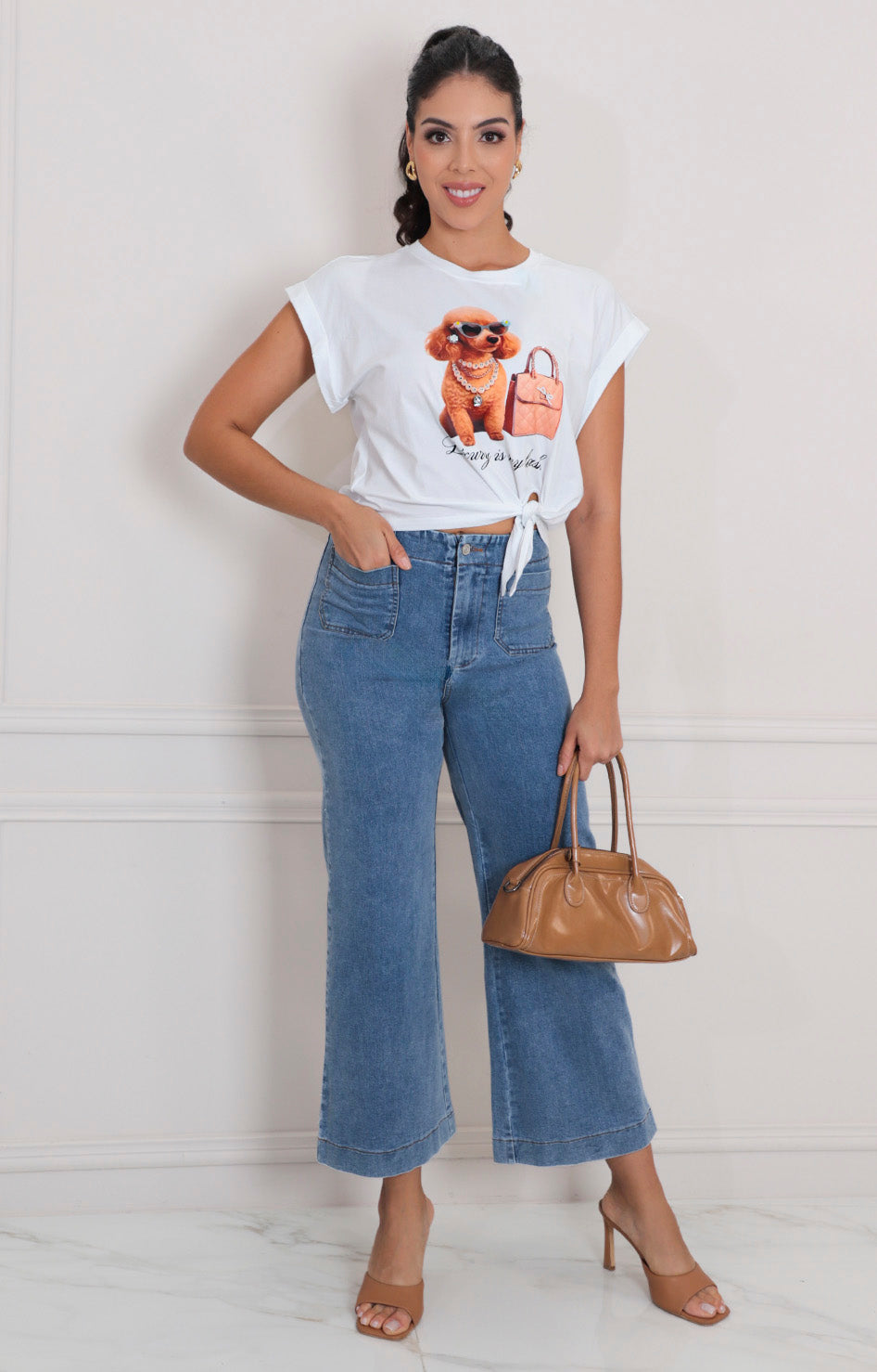 Blusa blanca estampada con aplicaciones