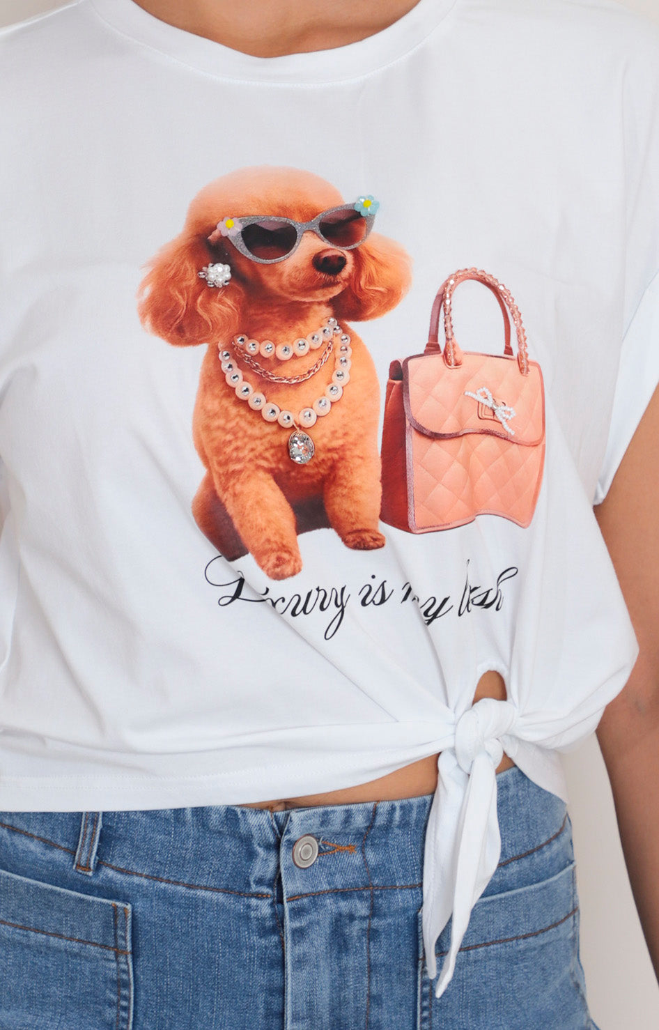 Blusa blanca estampada con aplicaciones