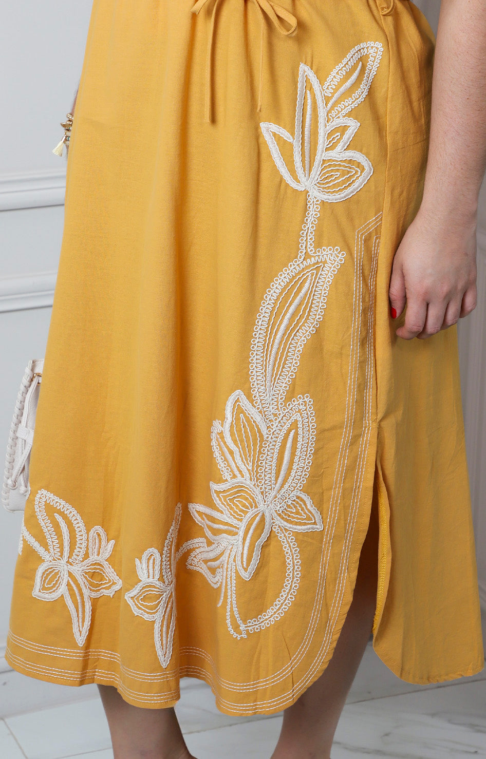 Vestido con bordado floral