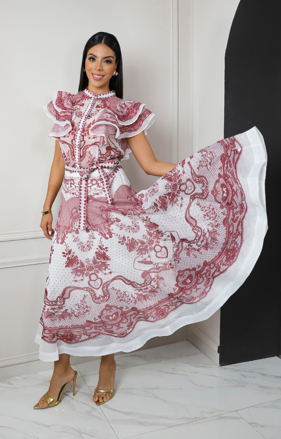 Conjunto con estampado barroco y volantes