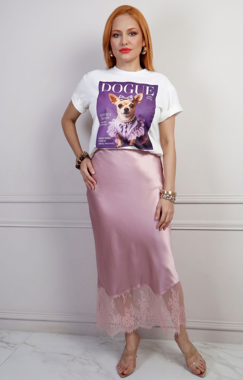 Falda larga regular de encaje de la marca Boutiquemirel, con detalles delicados y diseño elegante en tono neutro.