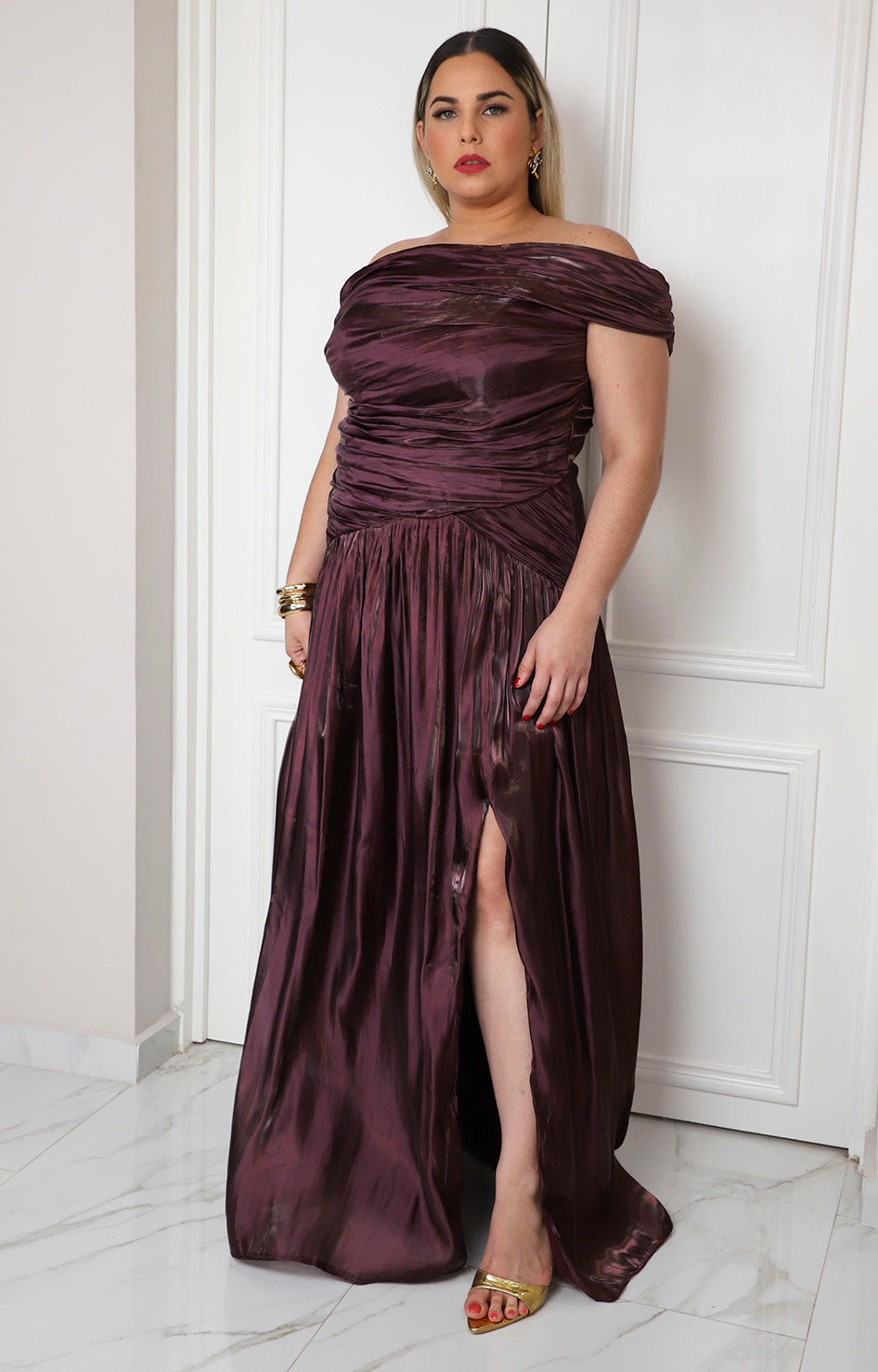 Vestido vino drapeado satinado