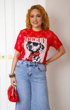 Blusa roja de encaje con estampado gráfico