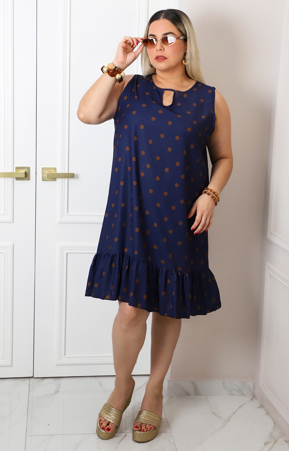 Vestido corto estampado de lunares con olán