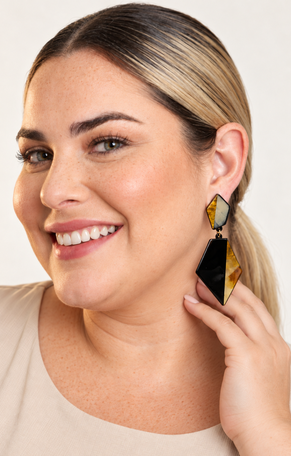 Aretes colgantes geométricos de acetato