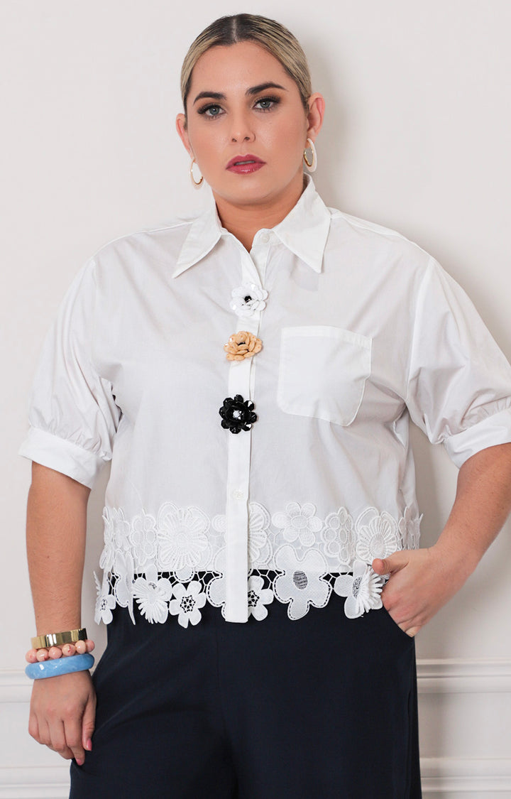Blusa blanca con flores - BLUSAS CURVY Boutiquemirel 