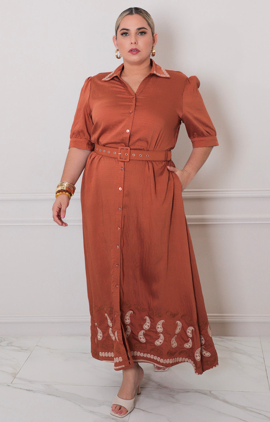 Vestido café con cinturòn - VESTIDO LARGO CURVY Boutiquemirel 