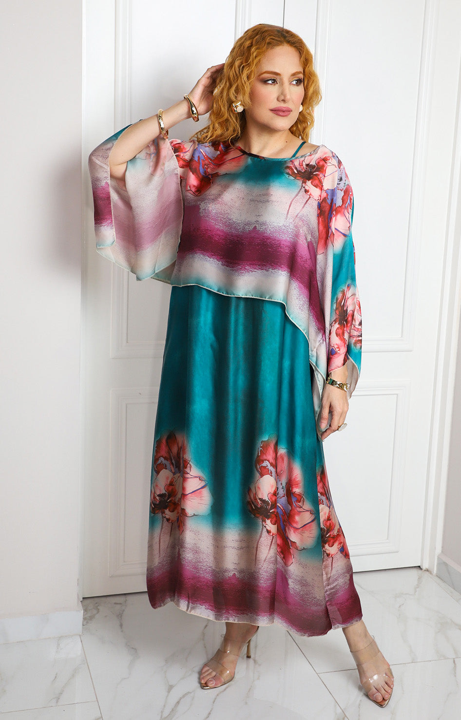 Vestido de dos piezas con sobrecapa
