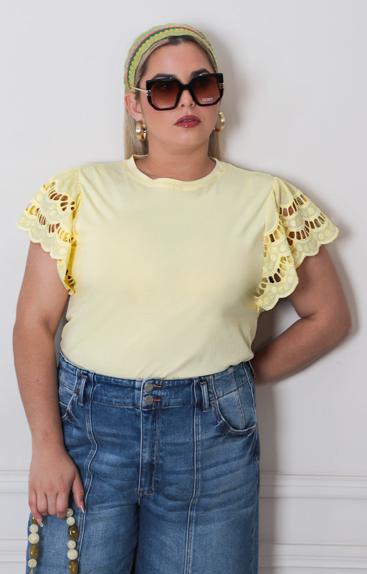 Blusa amarilla con bordado