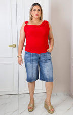 Blusa roja con cuello drapeado