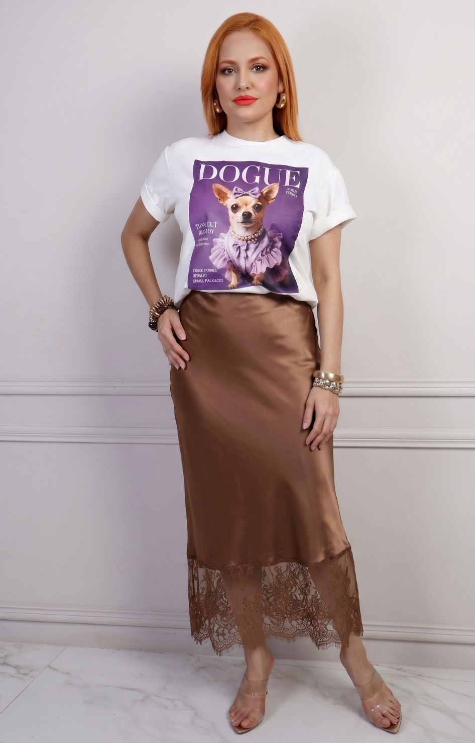 Falda larga con encaje de la marca Boutiquemirel, diseño regular, con detalles de encaje y caída elegante en color neutro.