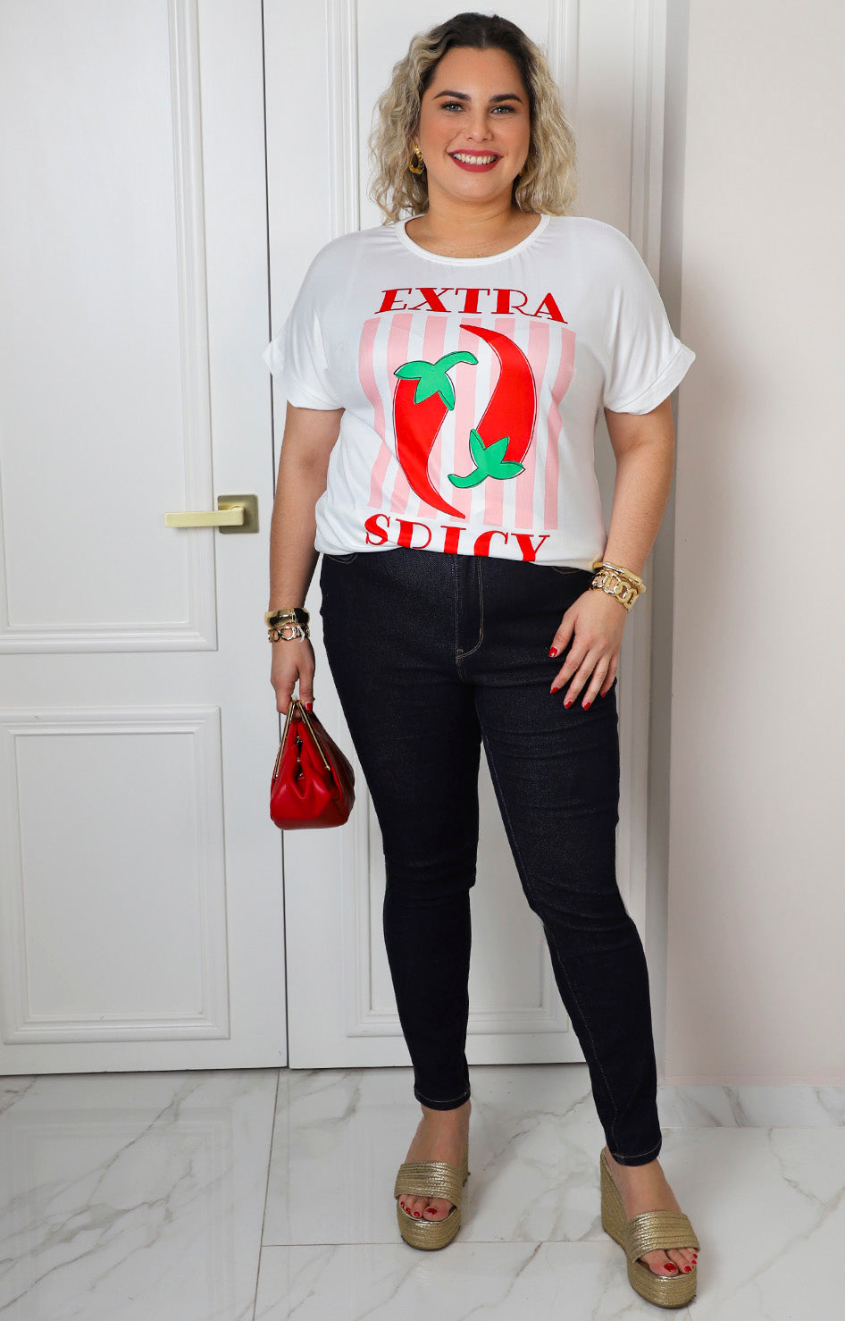 Blusa blanca con estampado gráfico