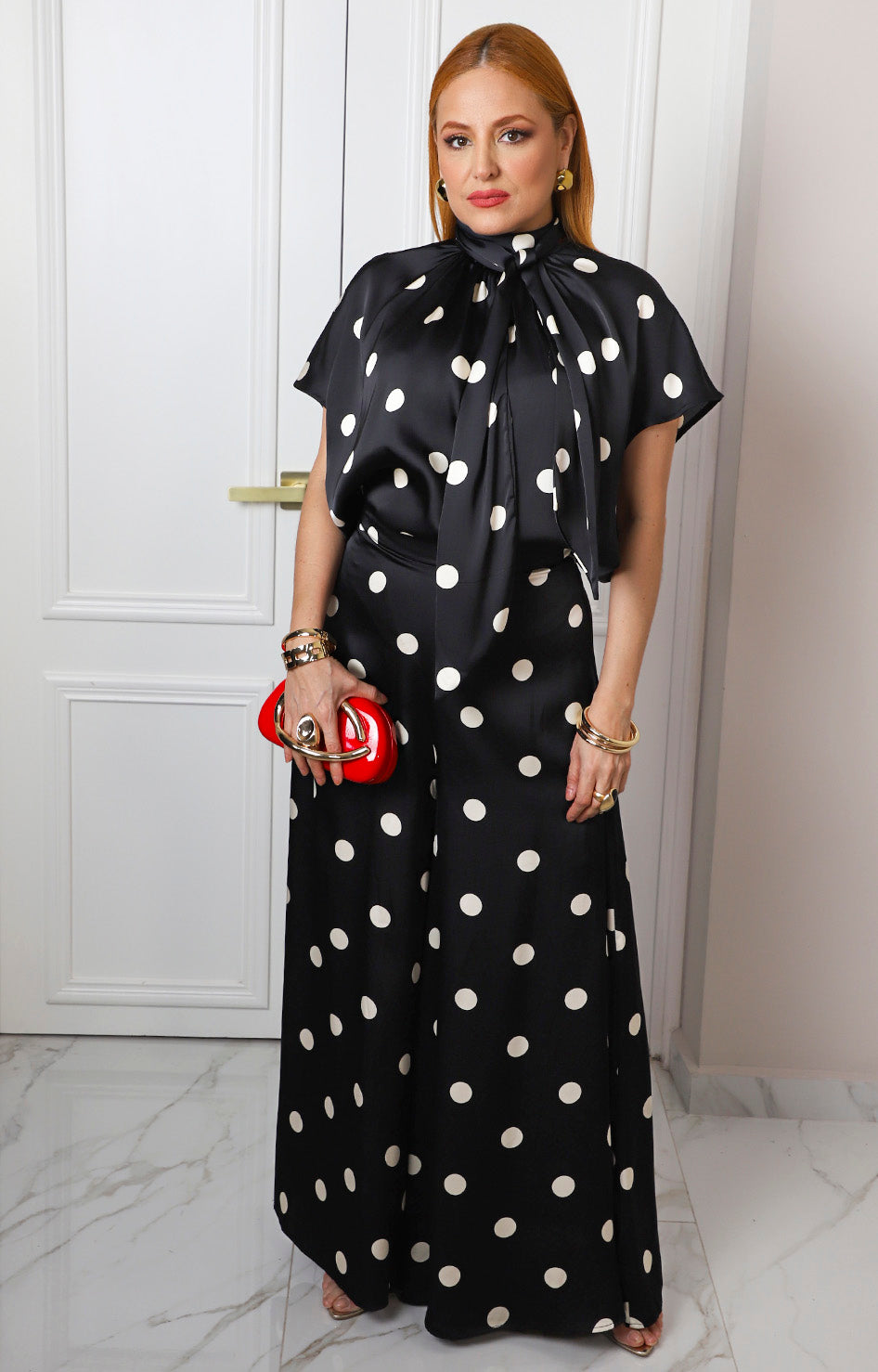 Conjunto negro satinado con polka dots