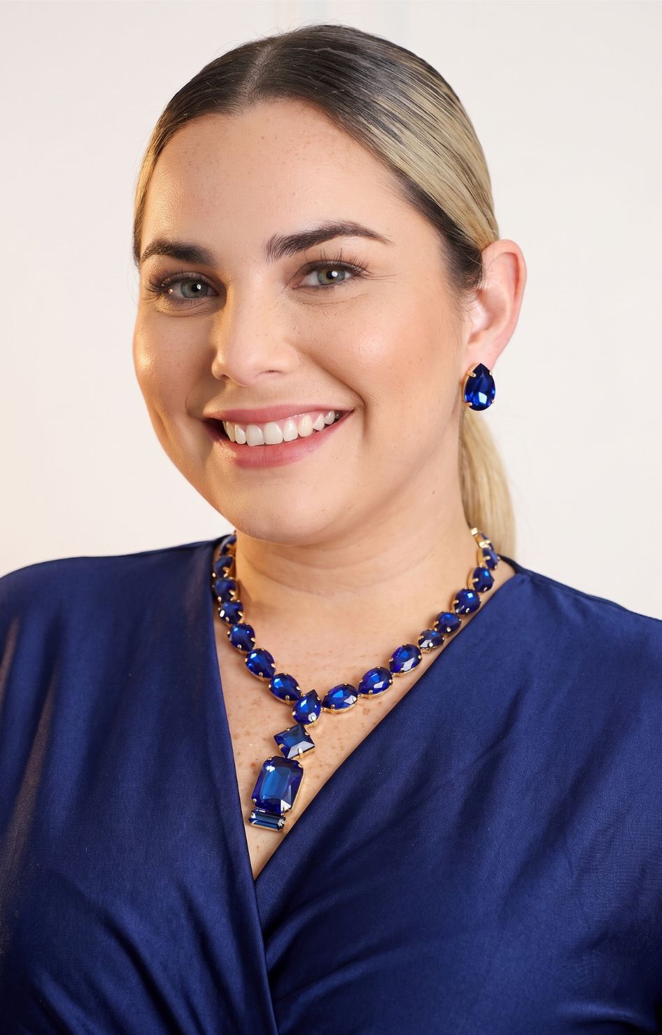Set de collar y aretes de cristales azules facetados