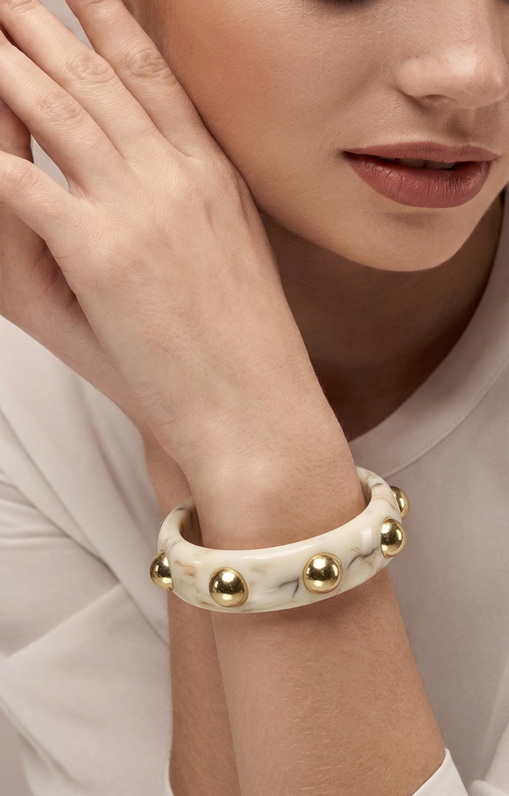 Pulsera beige con detalles dorados - PULSERA Boutiquemirel 