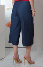 Pantalones capri azul de mezclilla de pierna ancha de la marca Boutiquemirel, estilo regular y cómodo, en color denim.