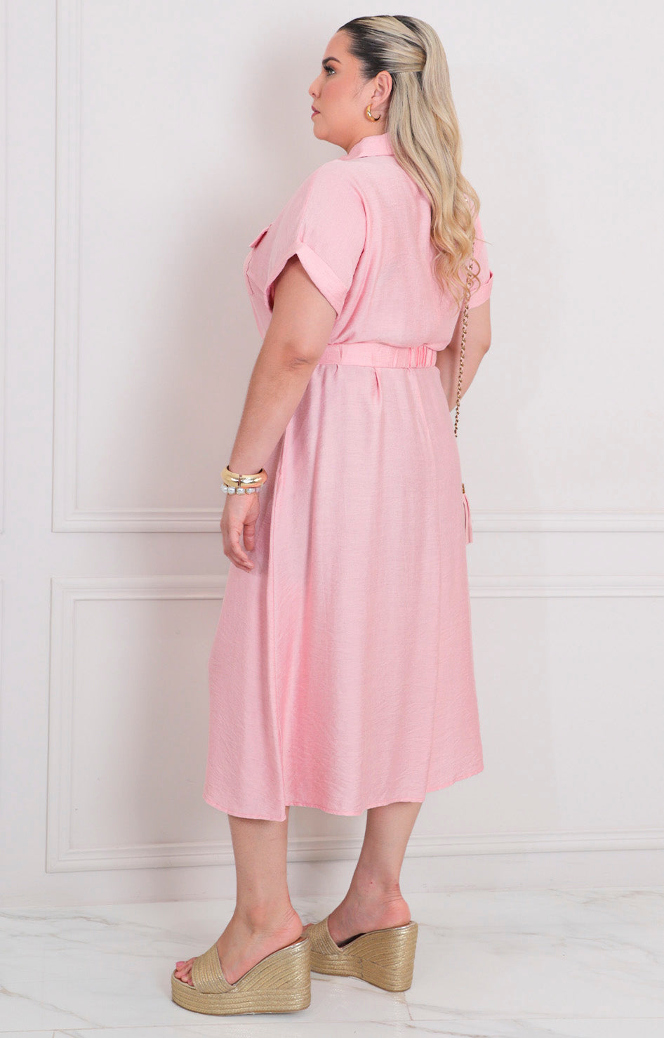 Vestido rosa con cinturón