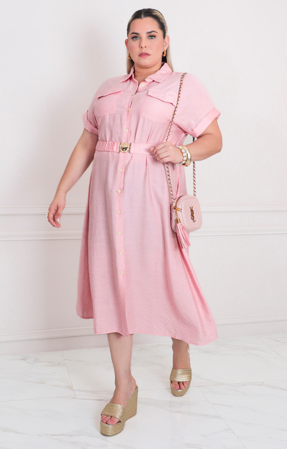 Vestido rosa con cinturón