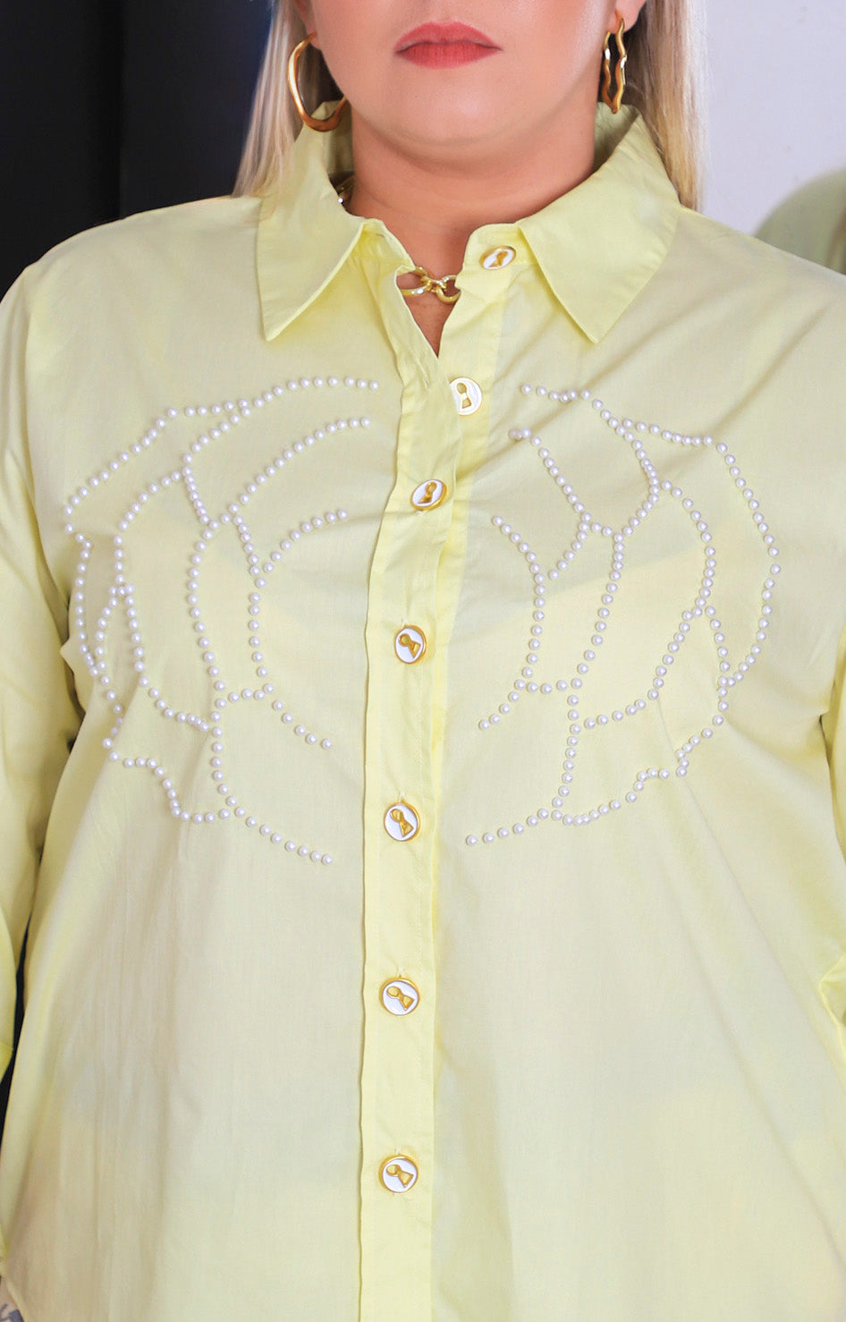 Blusa lisa con perlas