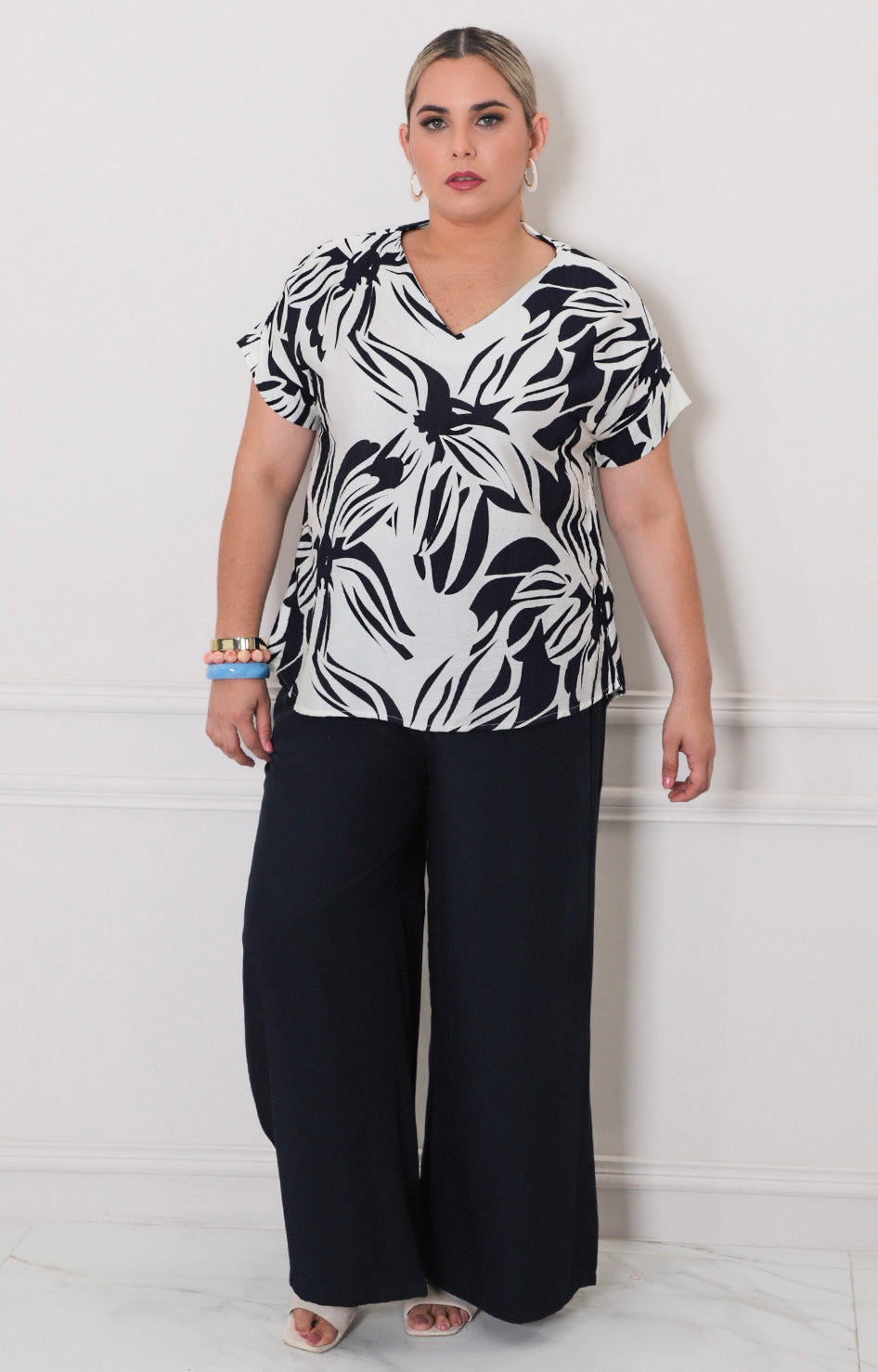 Blusa blanca con estampado tropical - BLUSAS CURVY Boutiquemirel 